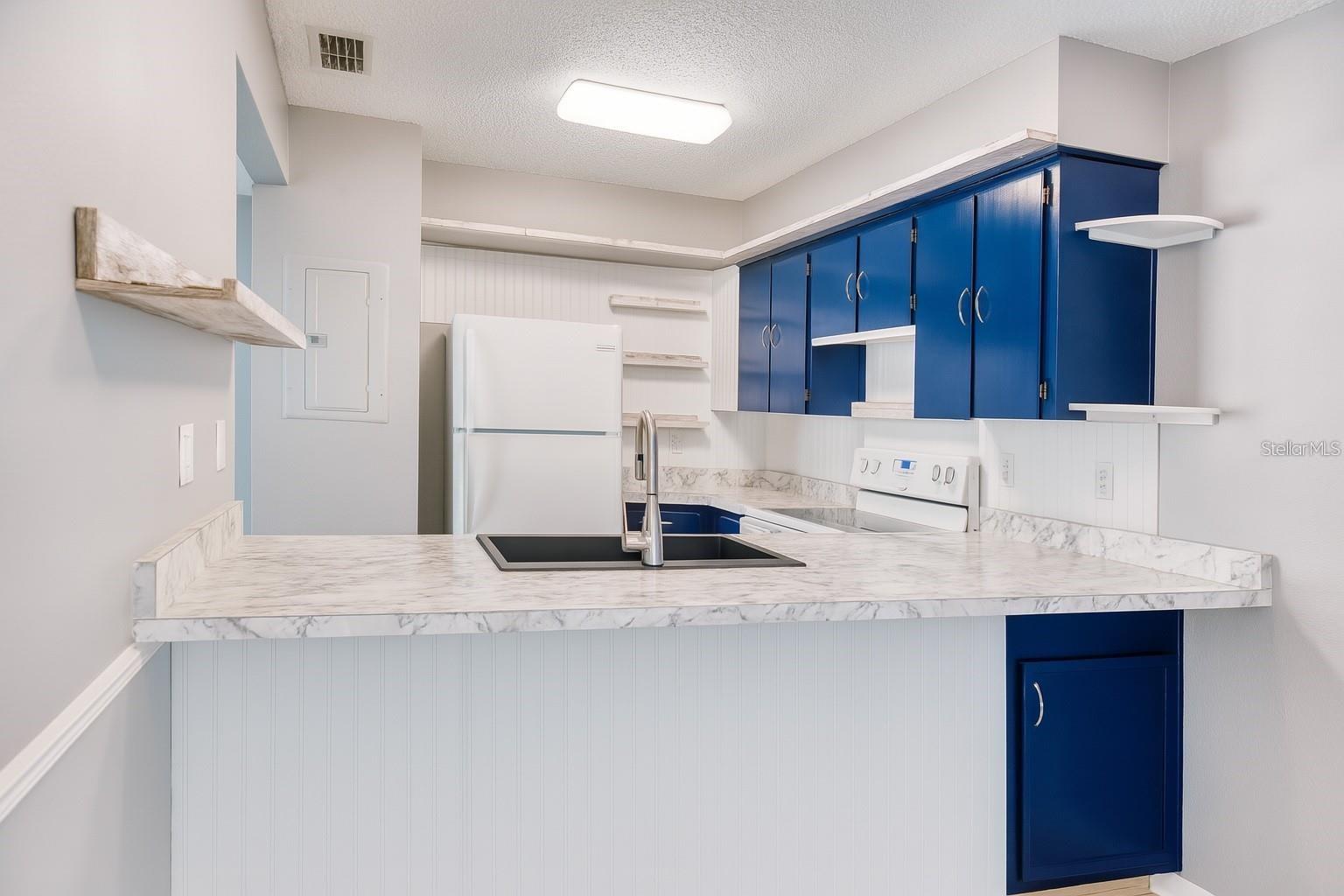 FAIRWOODS A CONDOMINIUM COND BK-7 PGS 6- - Residential