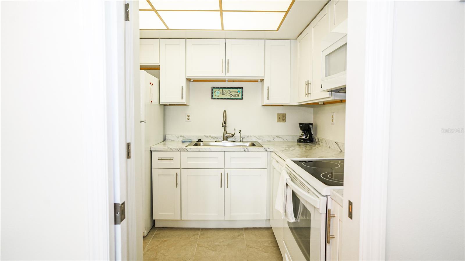 THREE PALMS POINTE CONDO - Residential