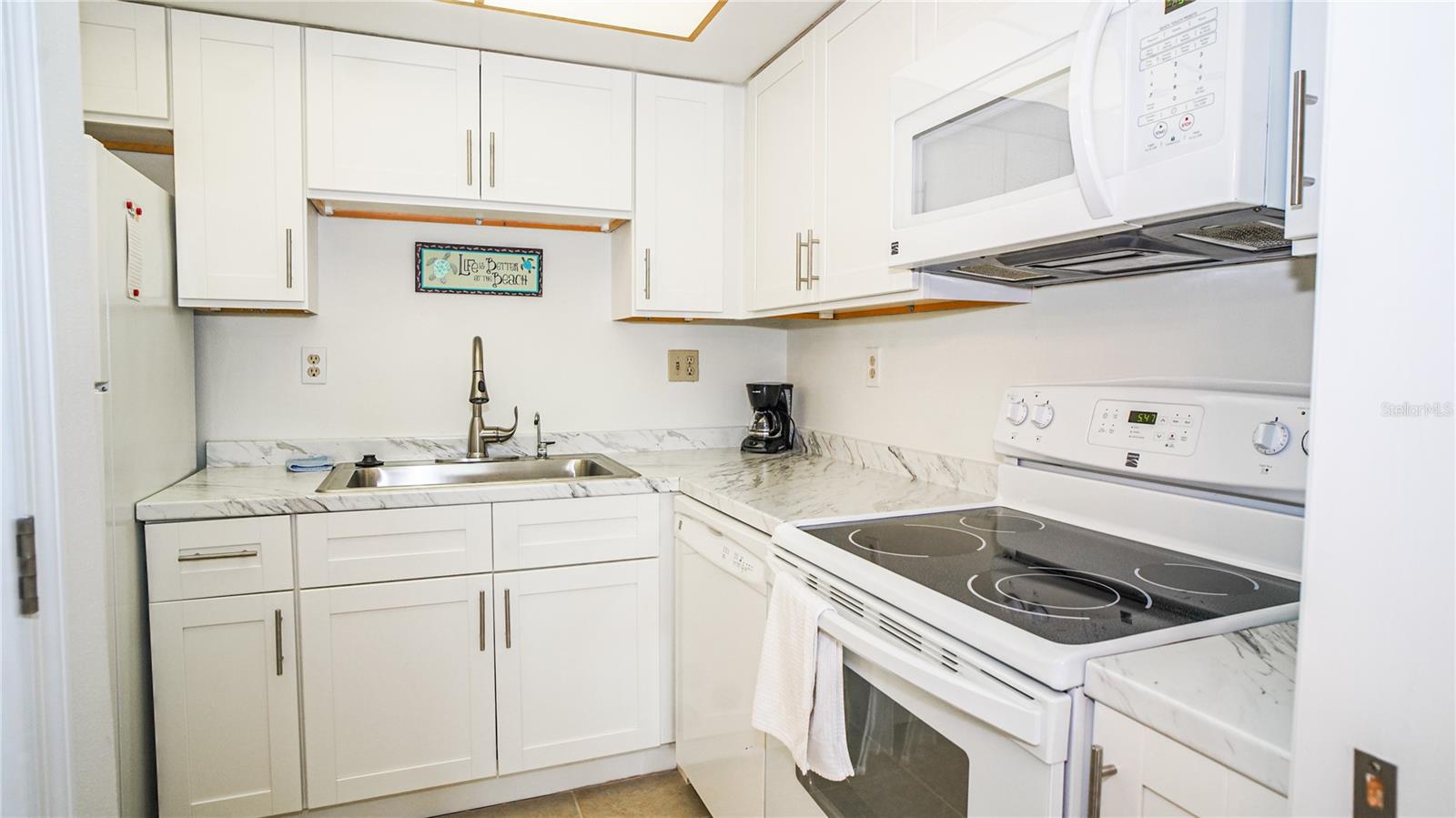 THREE PALMS POINTE CONDO - Residential