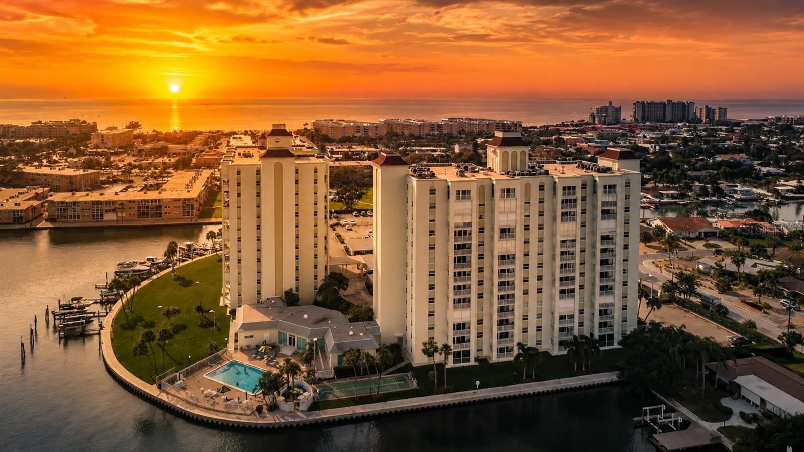THREE PALMS POINTE CONDO - Residential