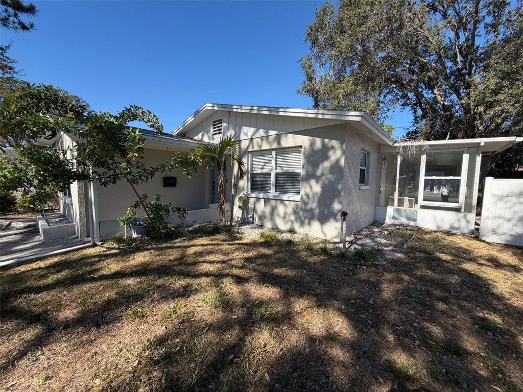 Photo of 1775 New Hampshire Avenue NE, St Petersburg, FL 33703 (MLS # O6360587)