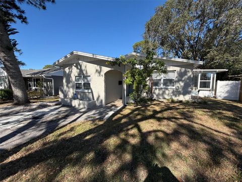 Photo of 1775 New Hampshire Avenue NE, St Petersburg, FL 33703 (MLS # O6360587)
