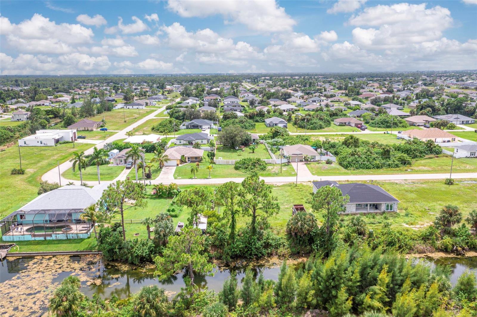 CAPE CORAL - Land