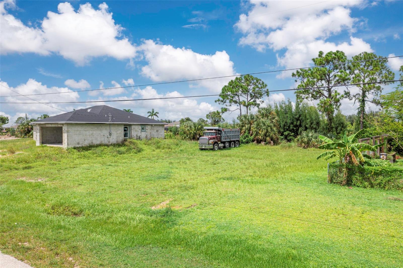 CAPE CORAL - Land