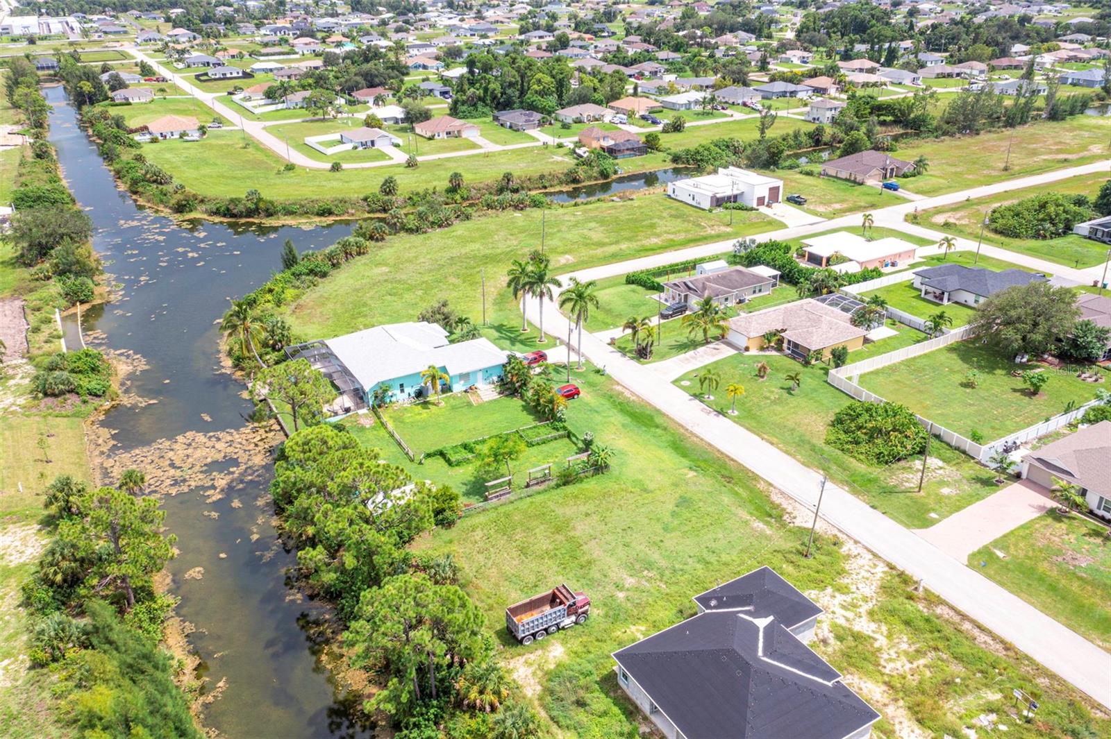 CAPE CORAL - Land