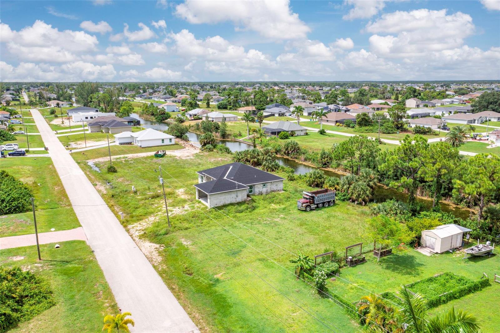CAPE CORAL - Land