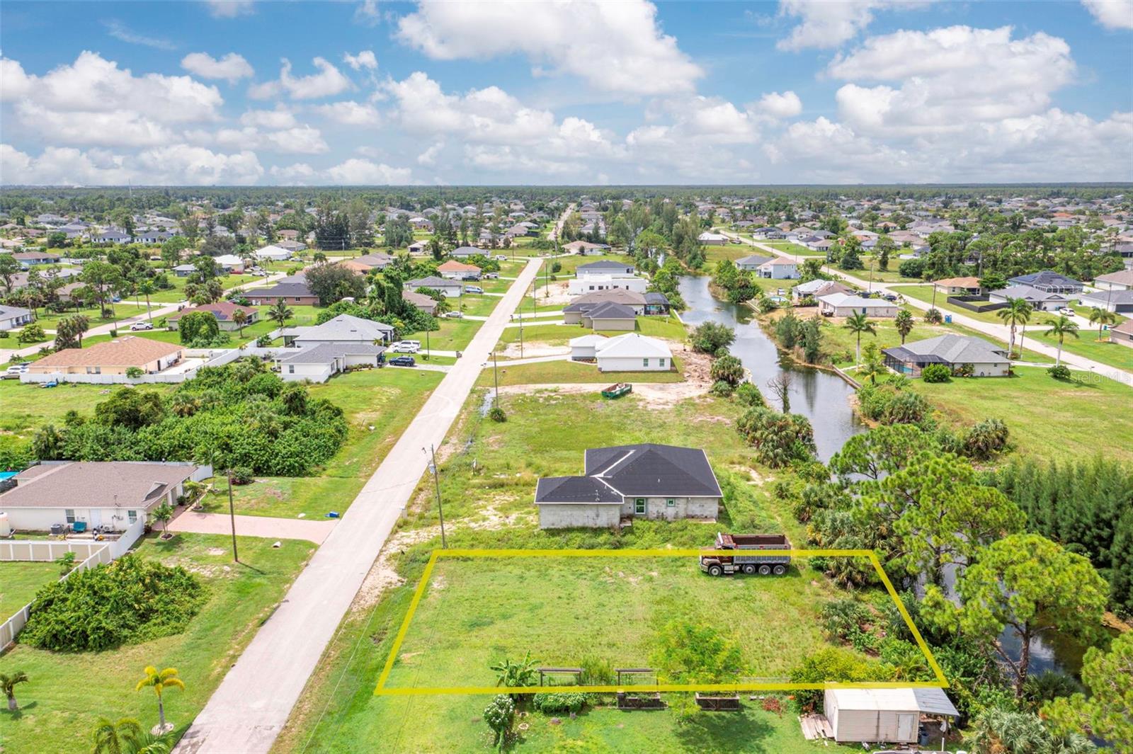 CAPE CORAL - Land