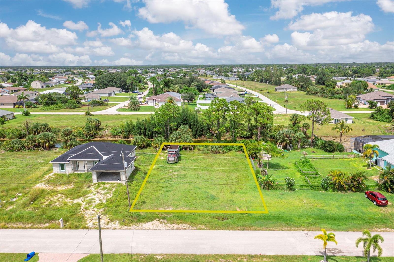 CAPE CORAL - Land