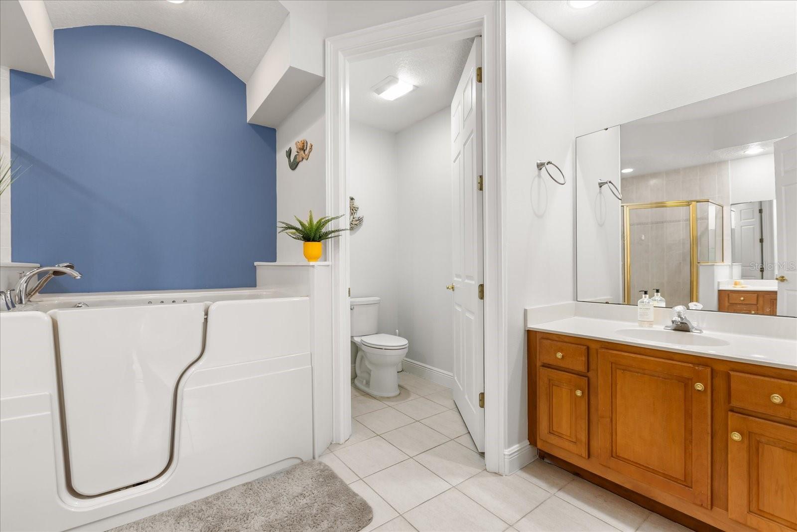 HOWEY MISSION SONOMA CONDO - Residential