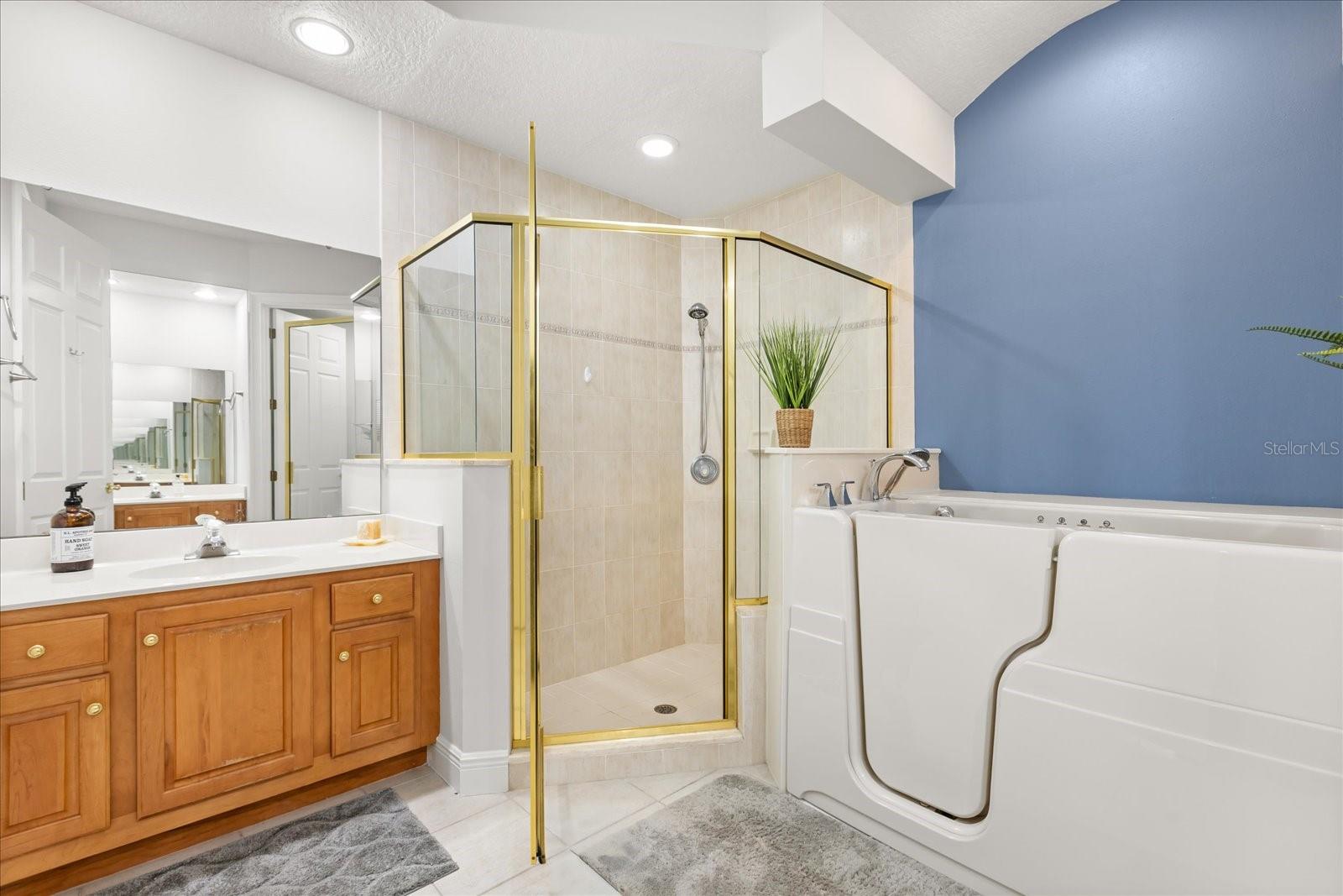 HOWEY MISSION SONOMA CONDO - Residential