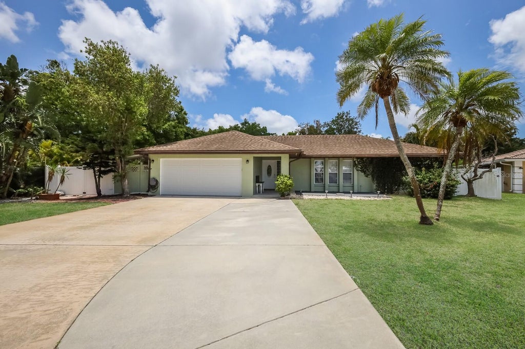 Photo of 6702 17th Avenue W, Bradenton, FL 34209 (MLS # A4705011)