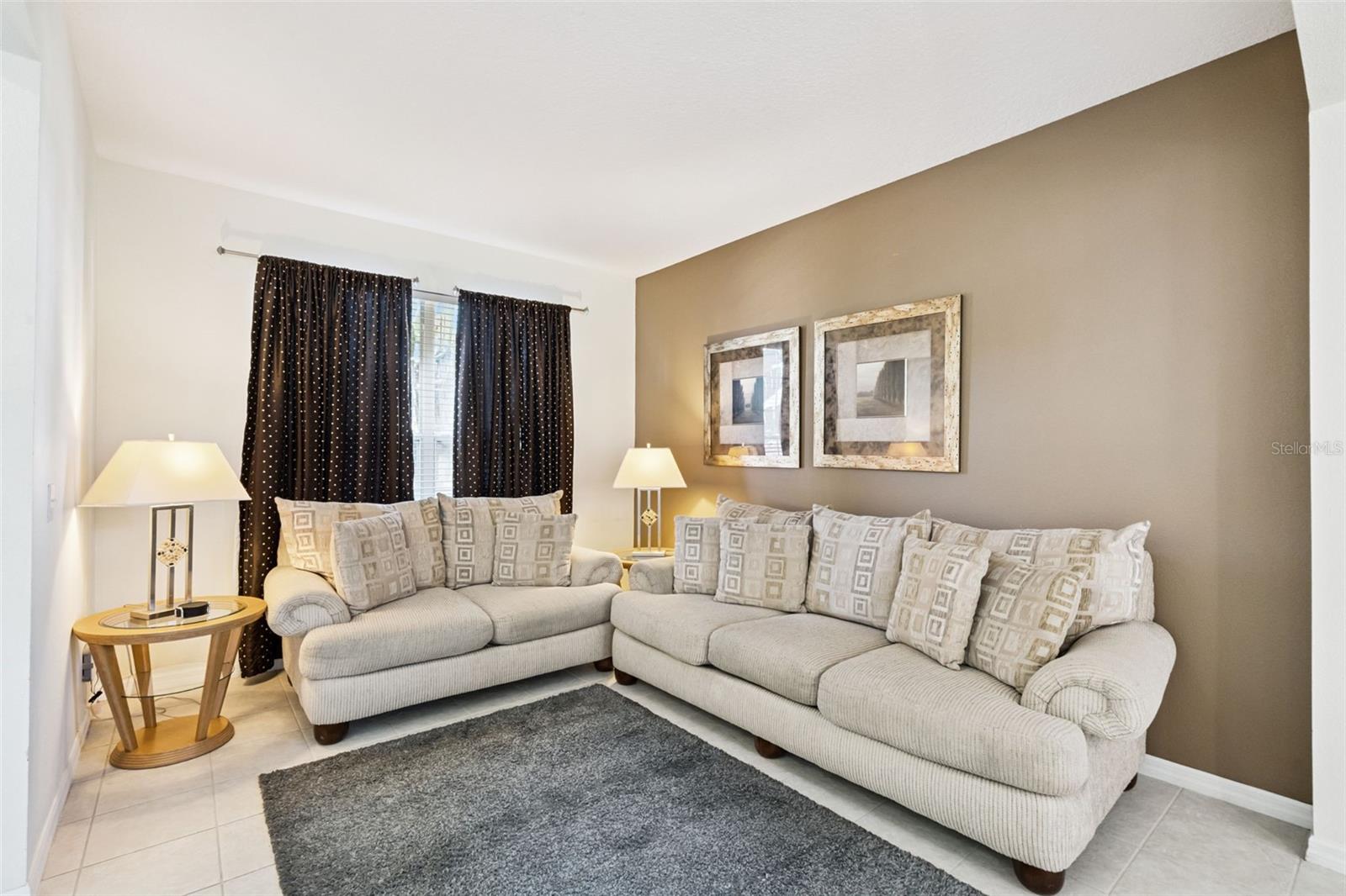 EMERALD ISLAND RESORT - Residential