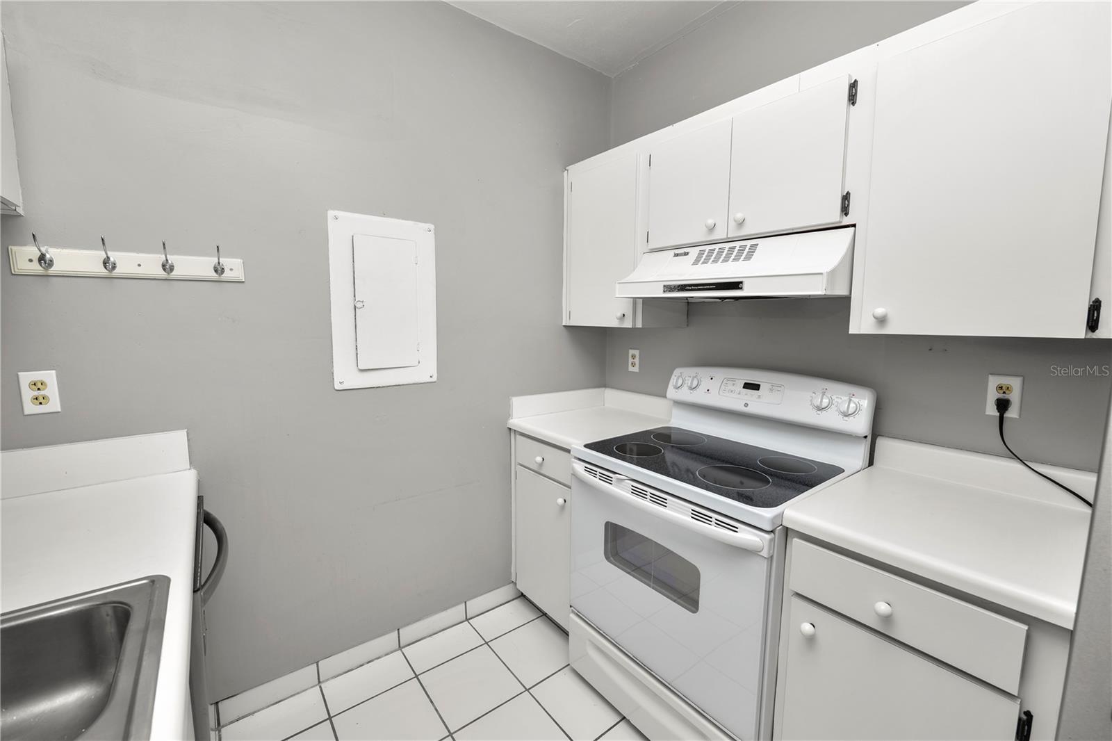 GRENELEFE CAMELOT 01 AMD CONDO UNIT 01 PH 02 - Residential