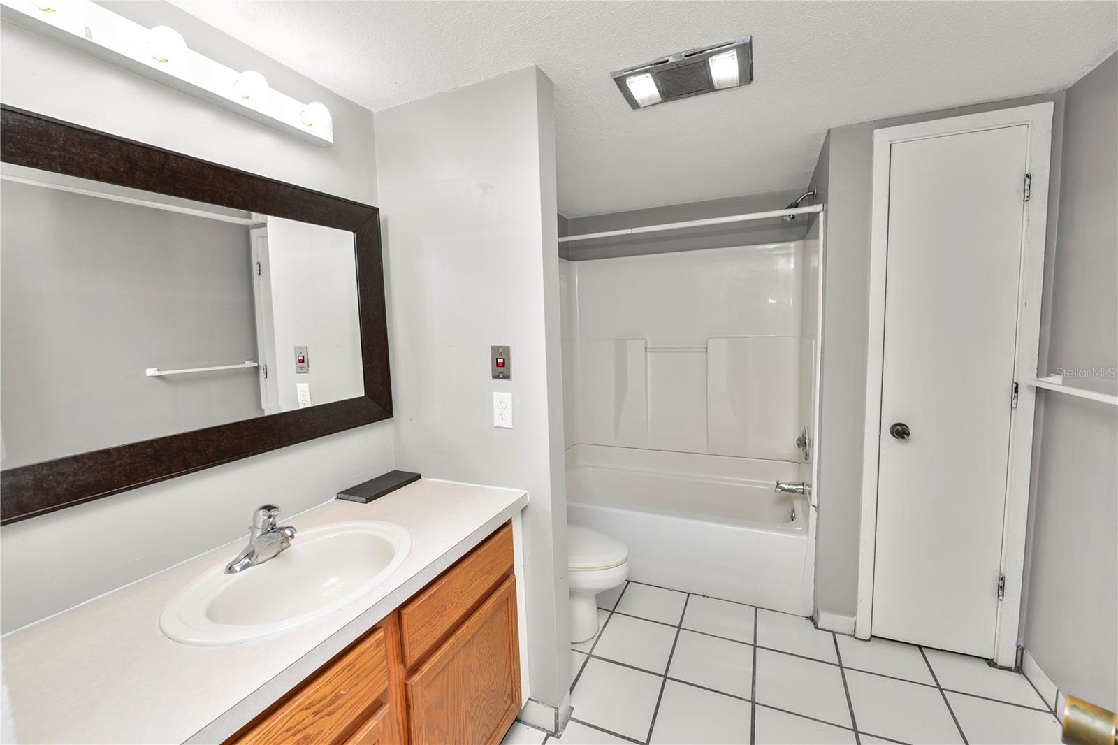 GRENELEFE CAMELOT 01 AMD CONDO UNIT 01 PH 02 - Residential