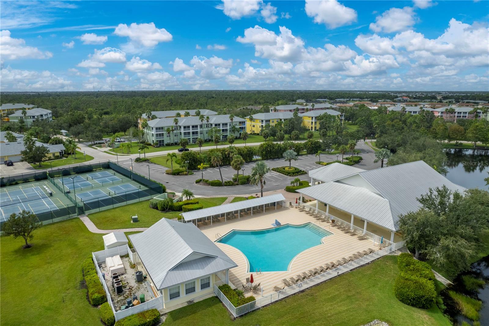HERITAGE LAKE PARK - Residential