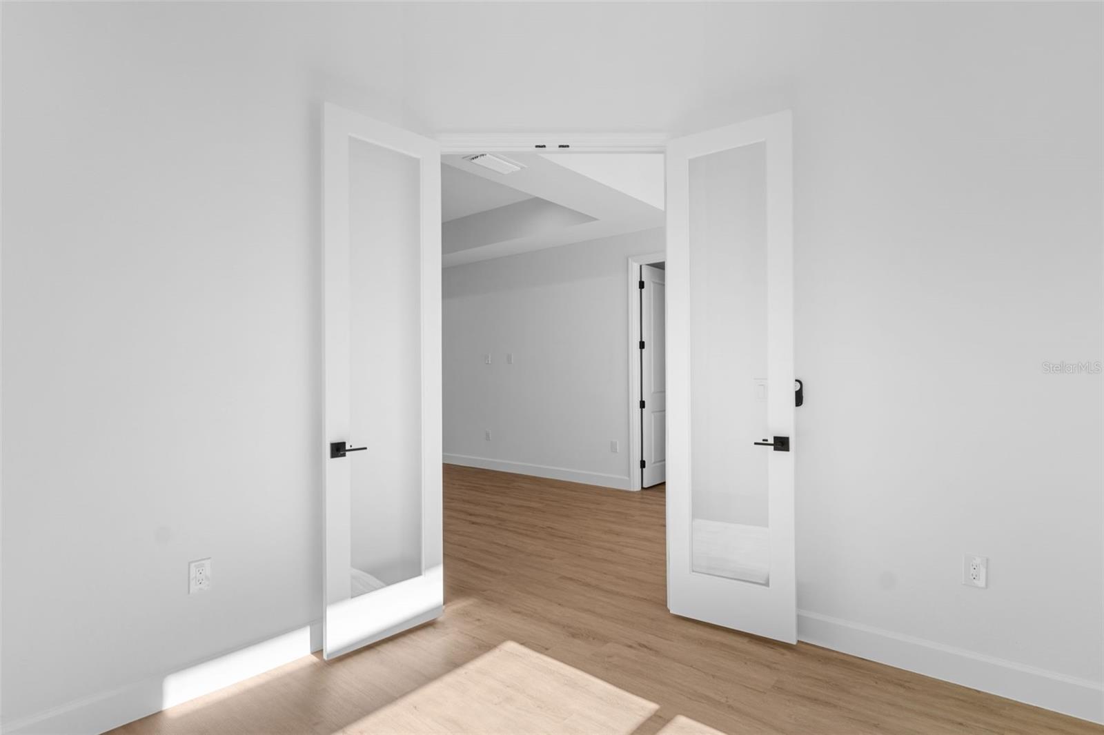 1566 KNOTTY PINE AVENUE