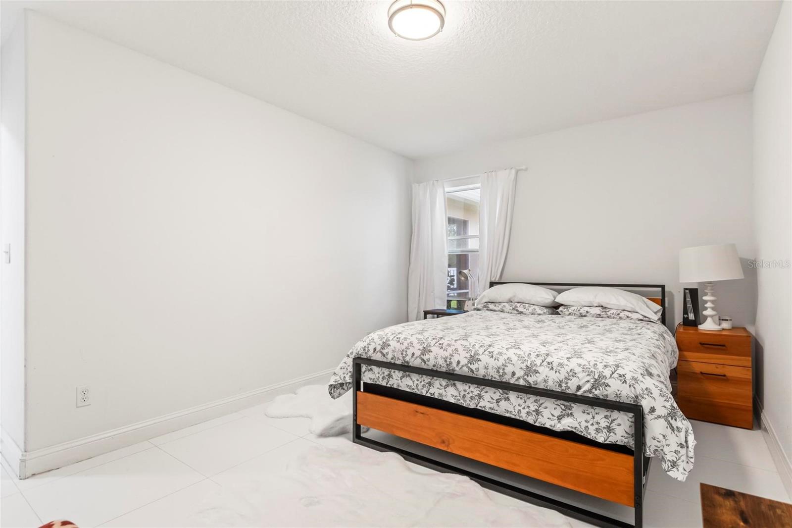 FOREST GROVE BUS CENTER - Residential Lease