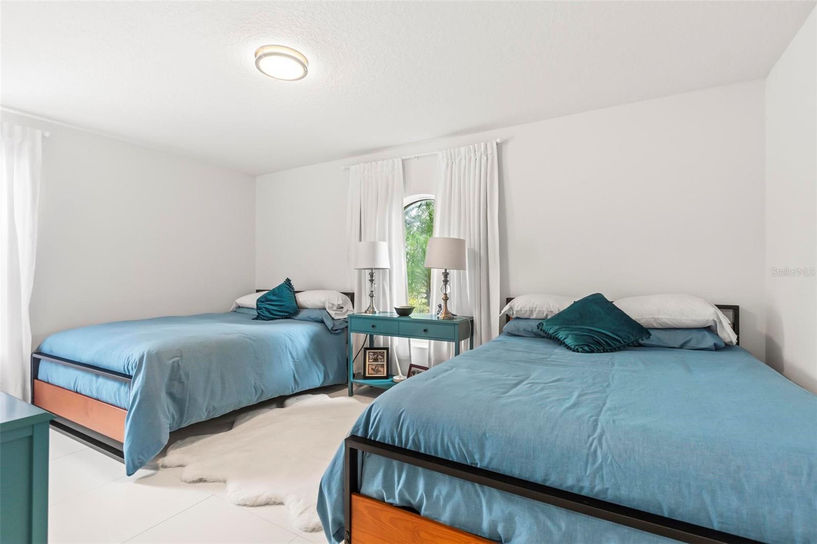 FOREST GROVE BUS CENTER - Residential Lease