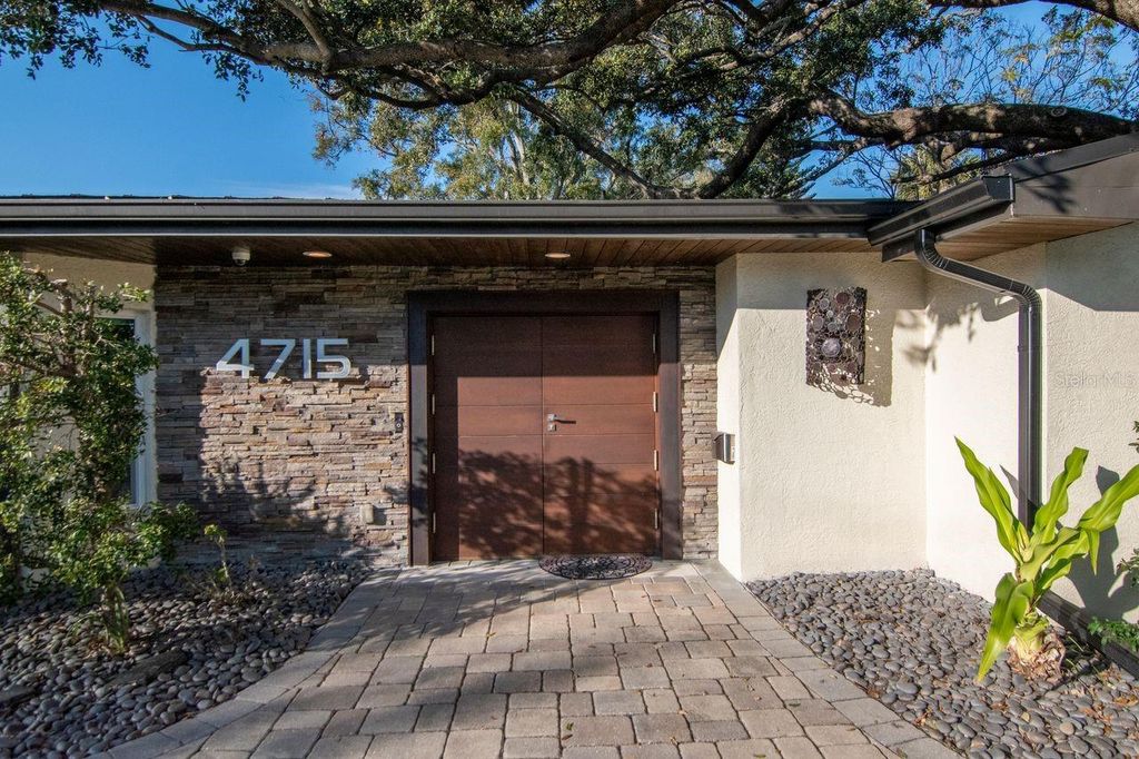 Photo of 4715 W San Jose Street, Tampa, FL 33629 (MLS # TB8471892)