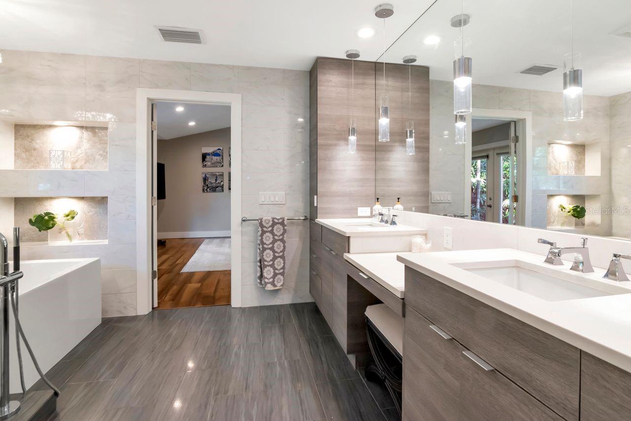 HENDERSON BEACH - Residential