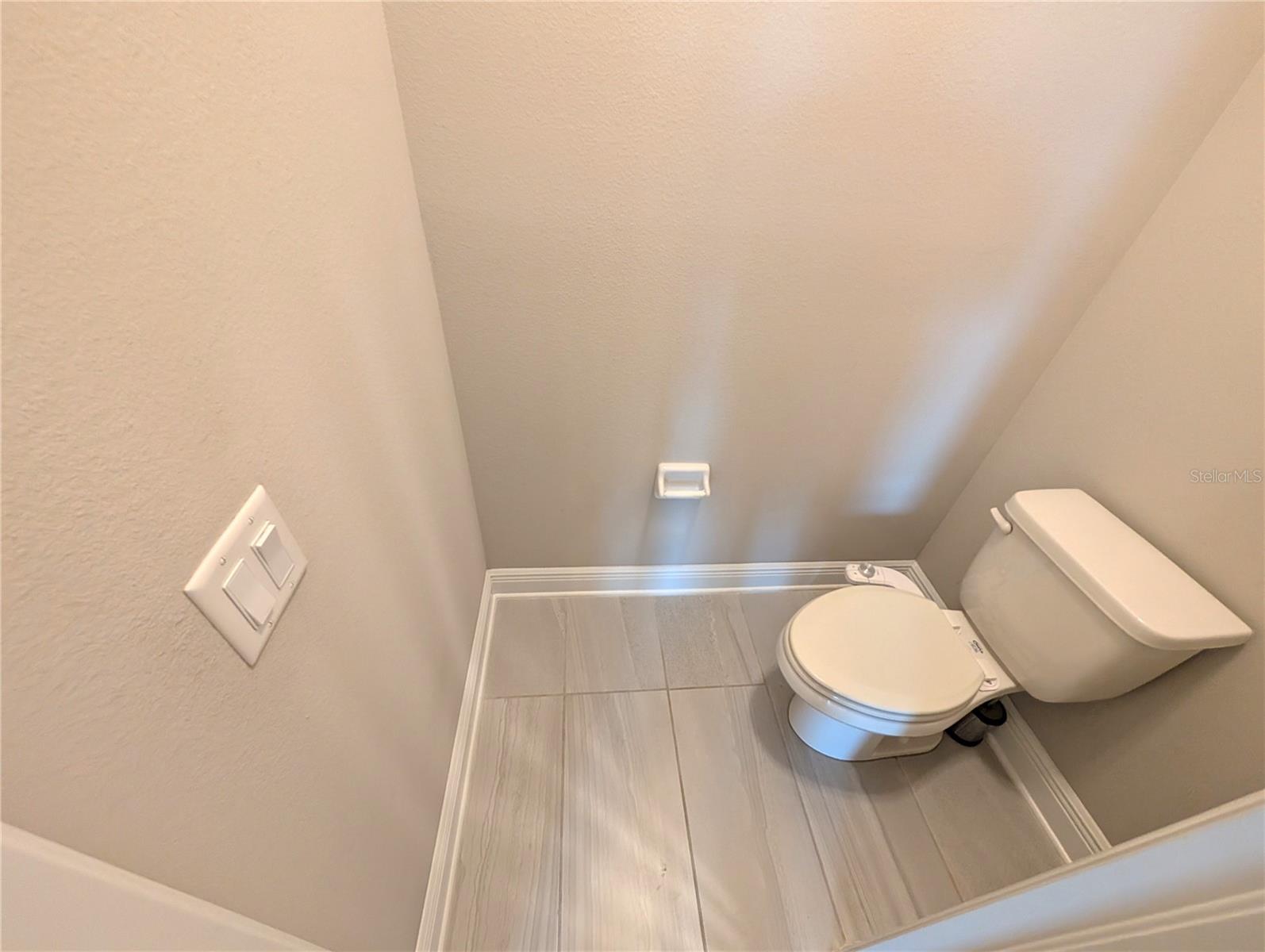 WEST LAKE TWNHMS PH 2 - Residential Lease