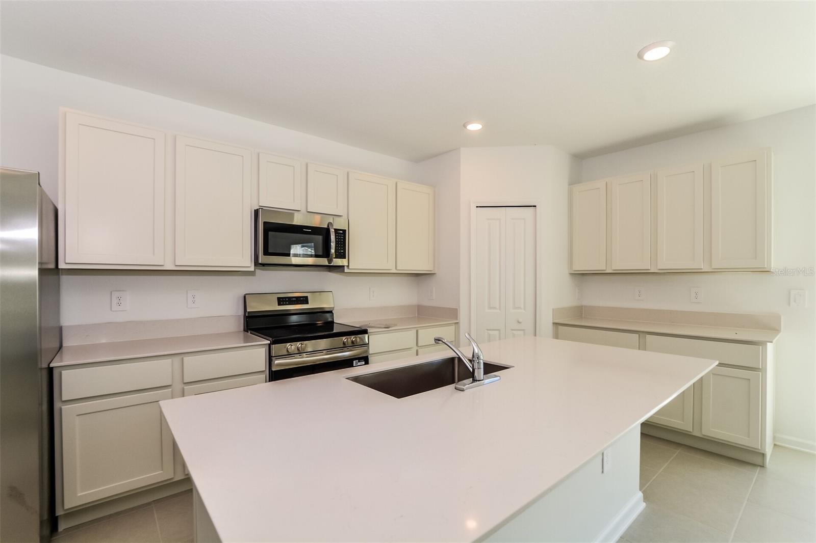 HAMILTON BLUFF SUB - Residential Lease