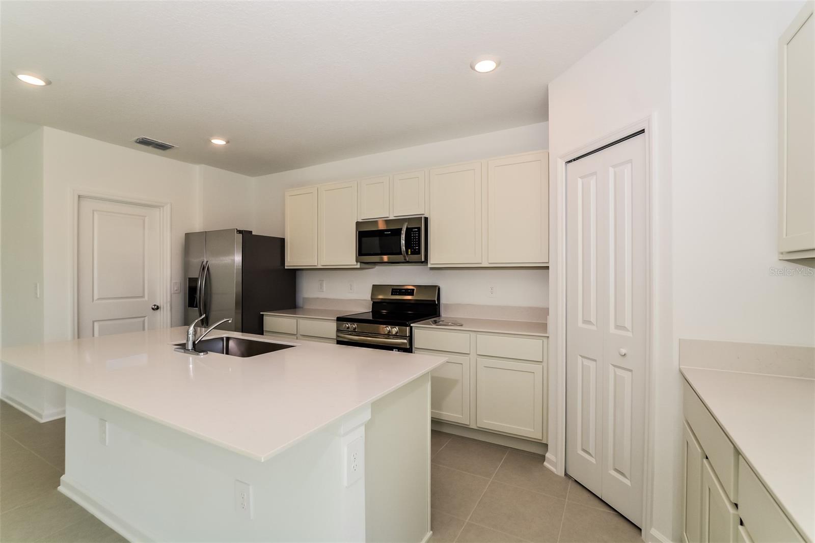 HAMILTON BLUFF SUB - Residential Lease