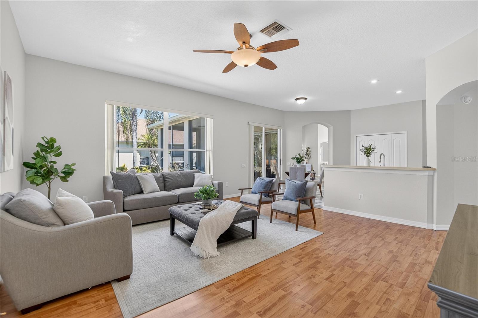 LANDINGS AT BELL LAKE PH 01 - Residential