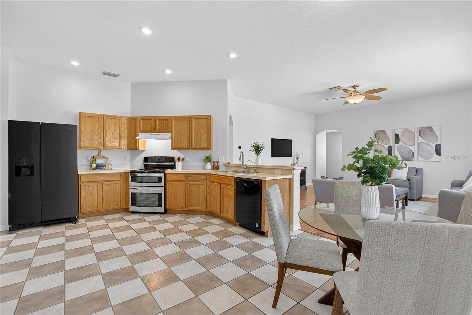 LANDINGS AT BELL LAKE PH 01 - Residential