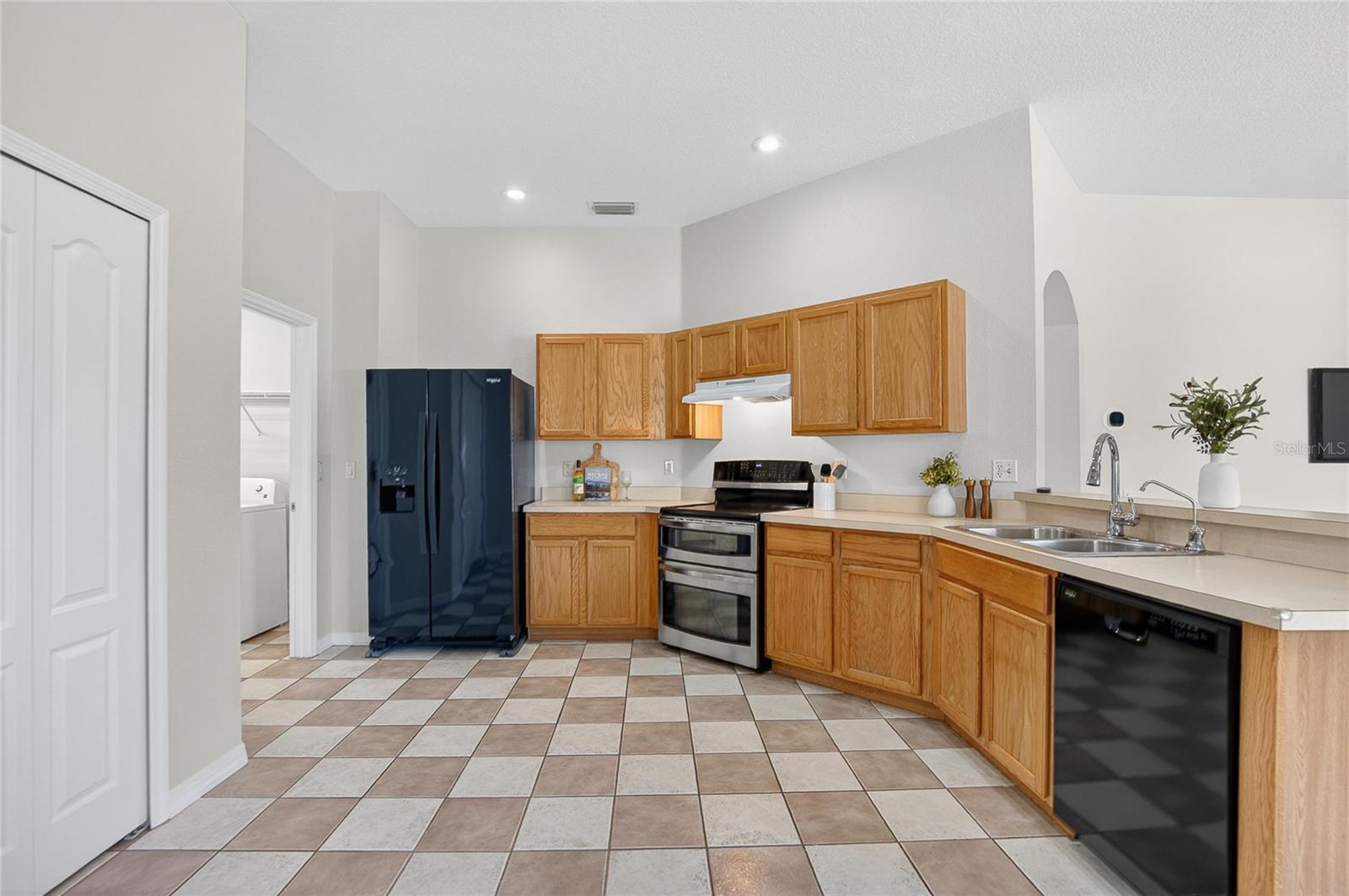 LANDINGS AT BELL LAKE PH 01 - Residential