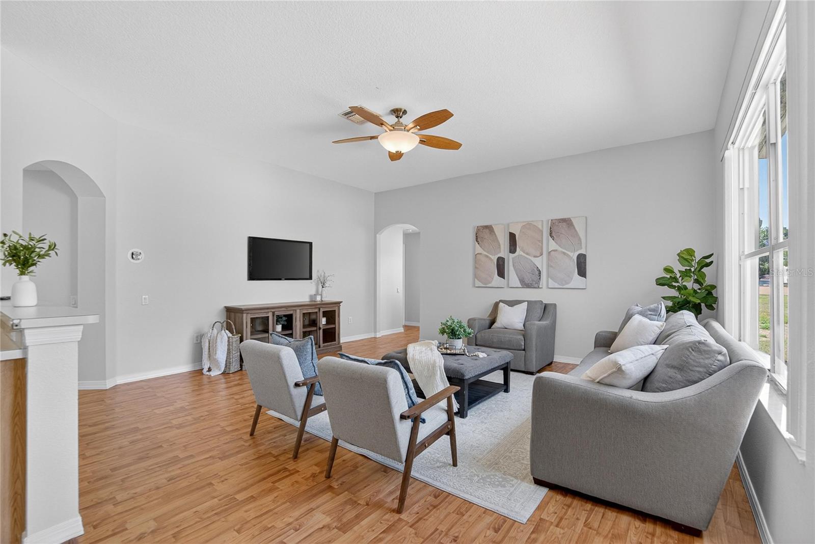 LANDINGS AT BELL LAKE PH 01 - Residential