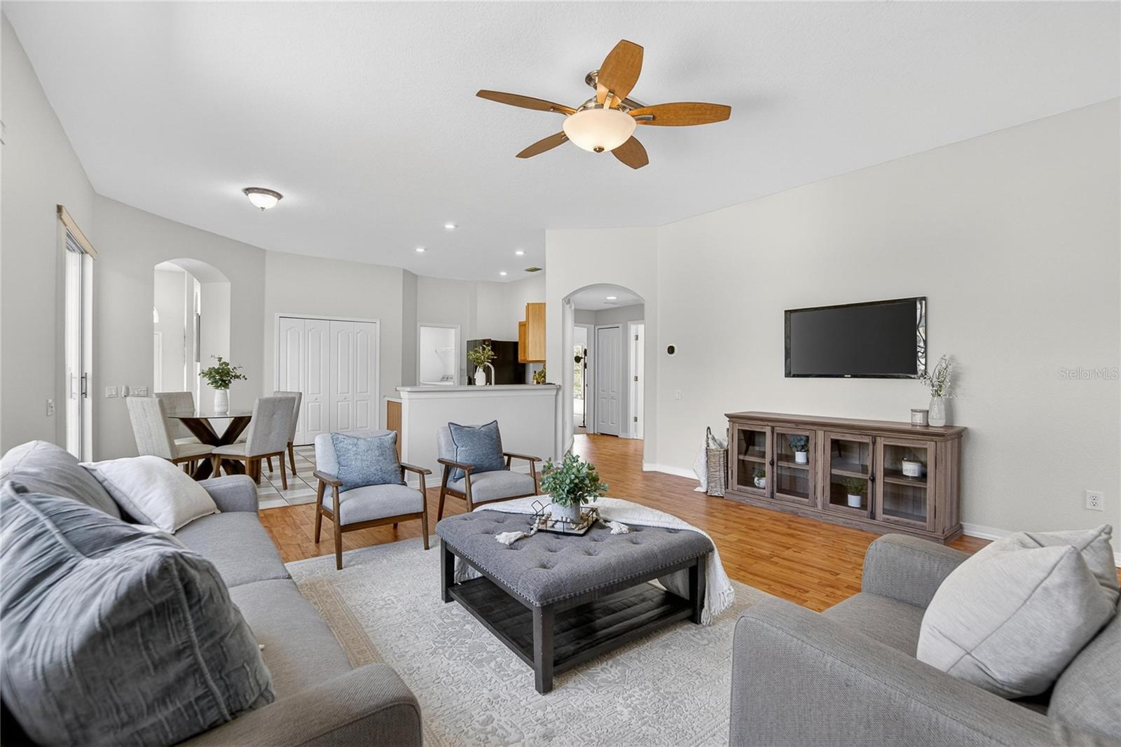 LANDINGS AT BELL LAKE PH 01 - Residential