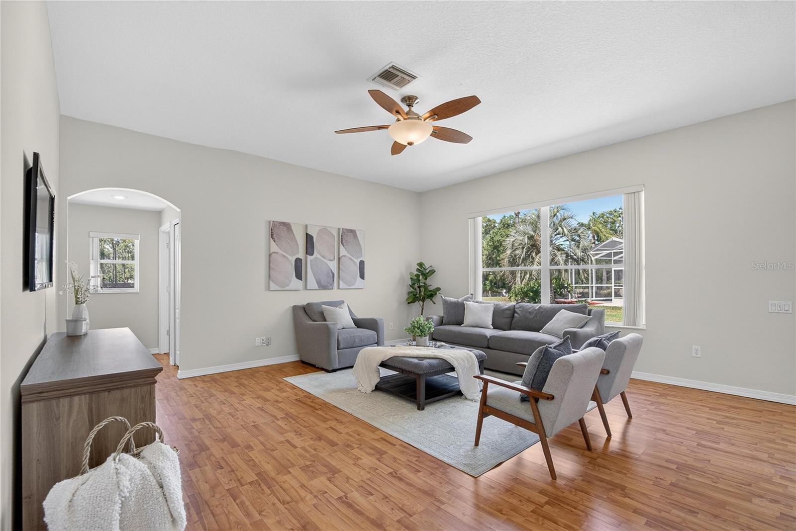 LANDINGS AT BELL LAKE PH 01 - Residential
