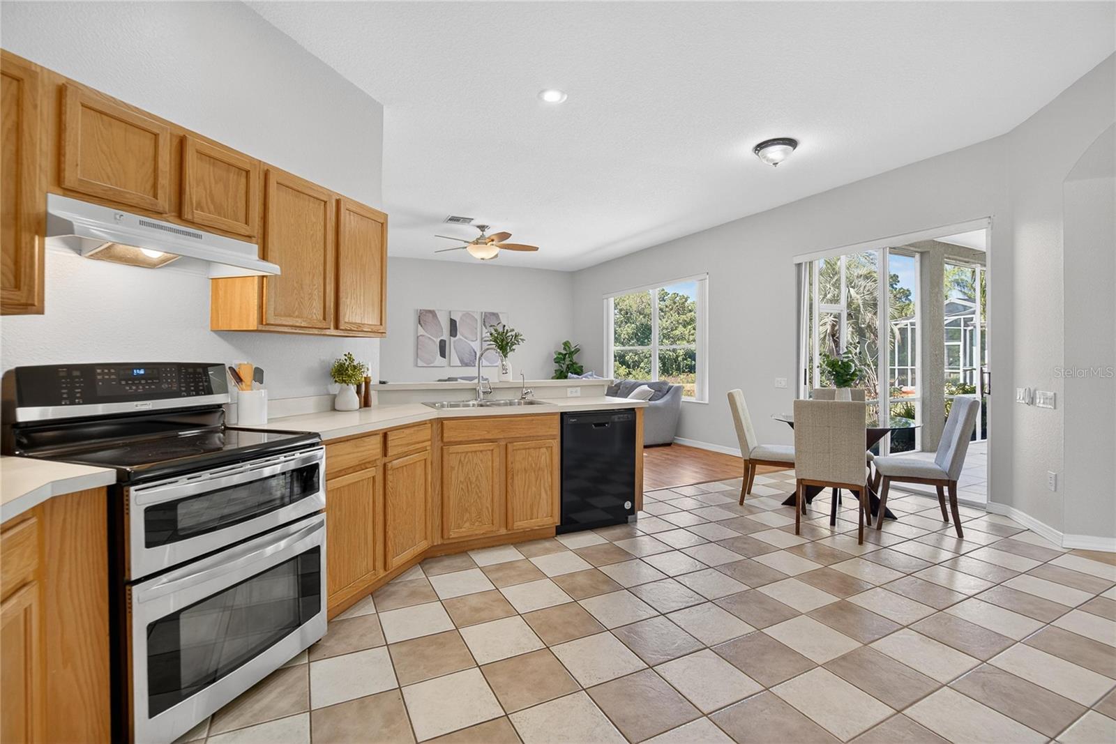 LANDINGS AT BELL LAKE PH 01 - Residential
