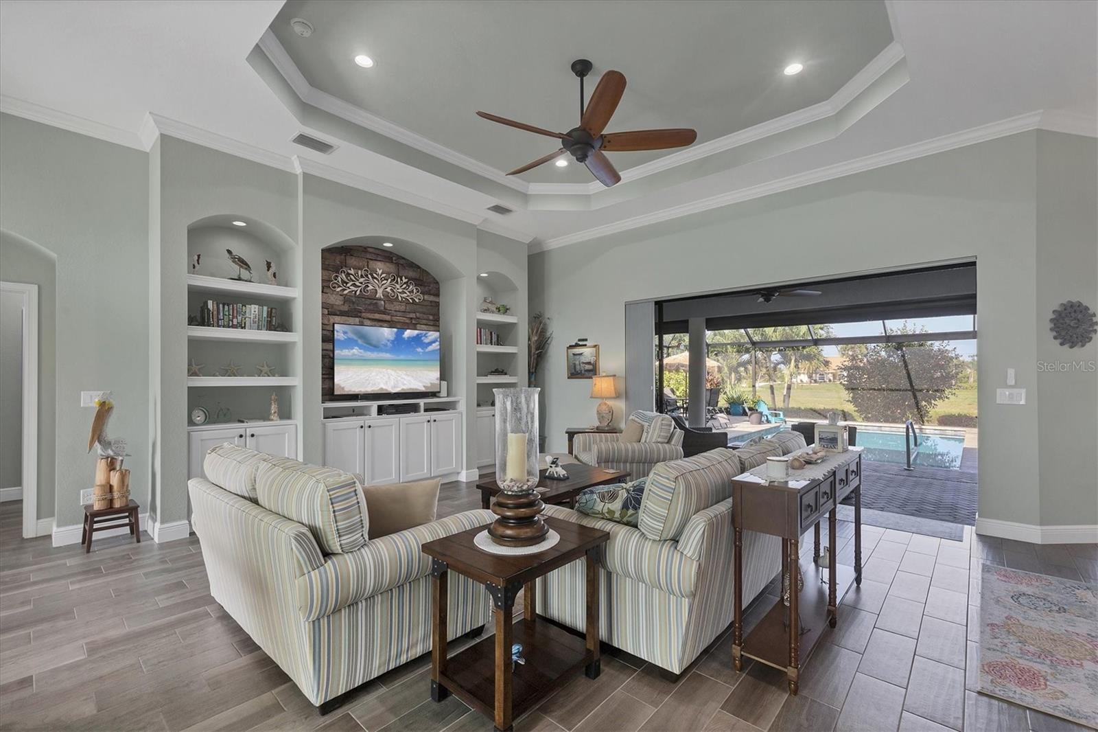 204 W PINE VALLEY LANE