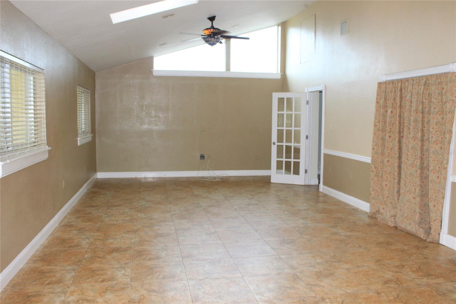 1015 WOODALL DRIVE