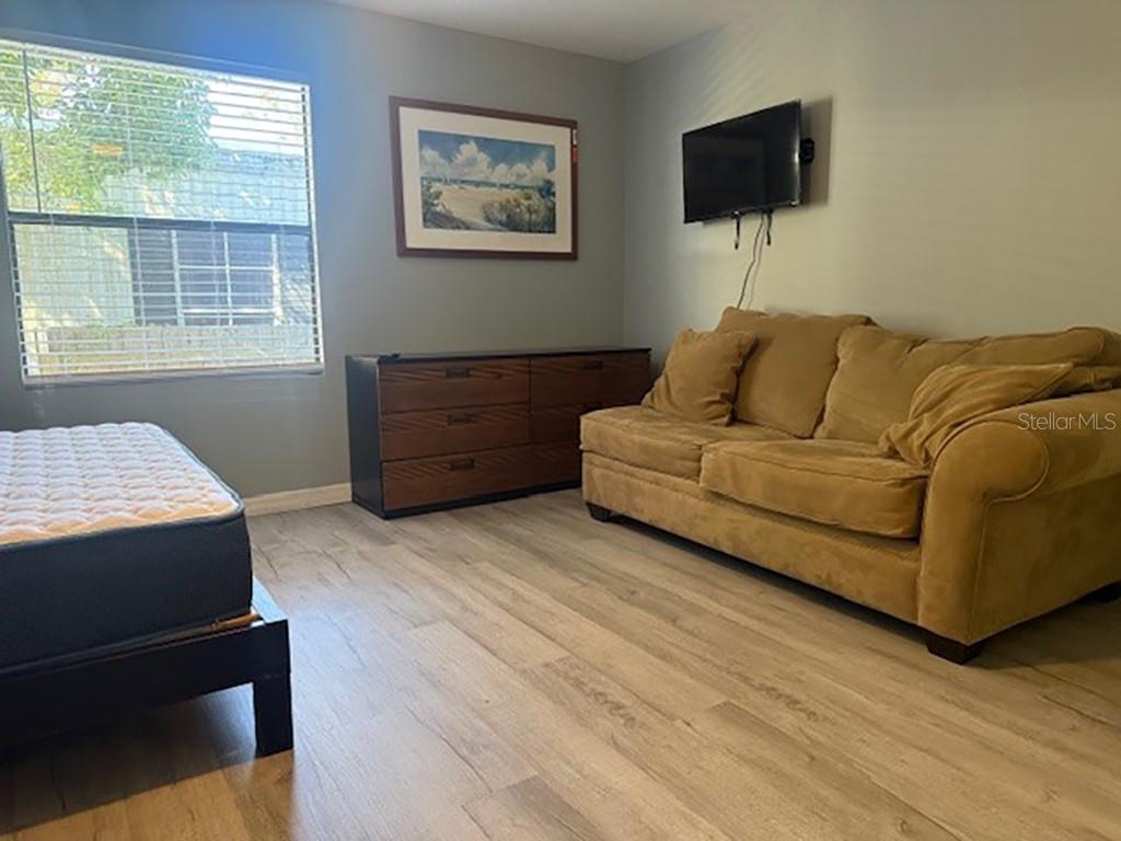 YACHTHAVEN ESTATES 1ST ADD - Residential Lease