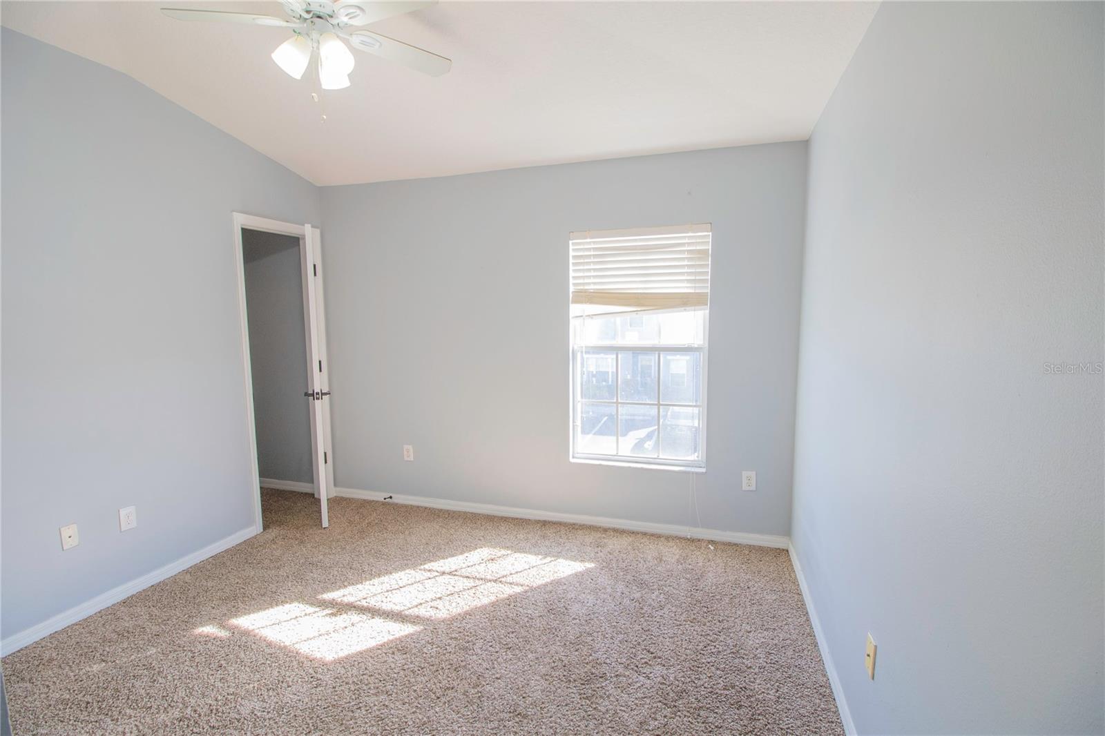 KINGS LAKE TWNHMS - Residential Lease