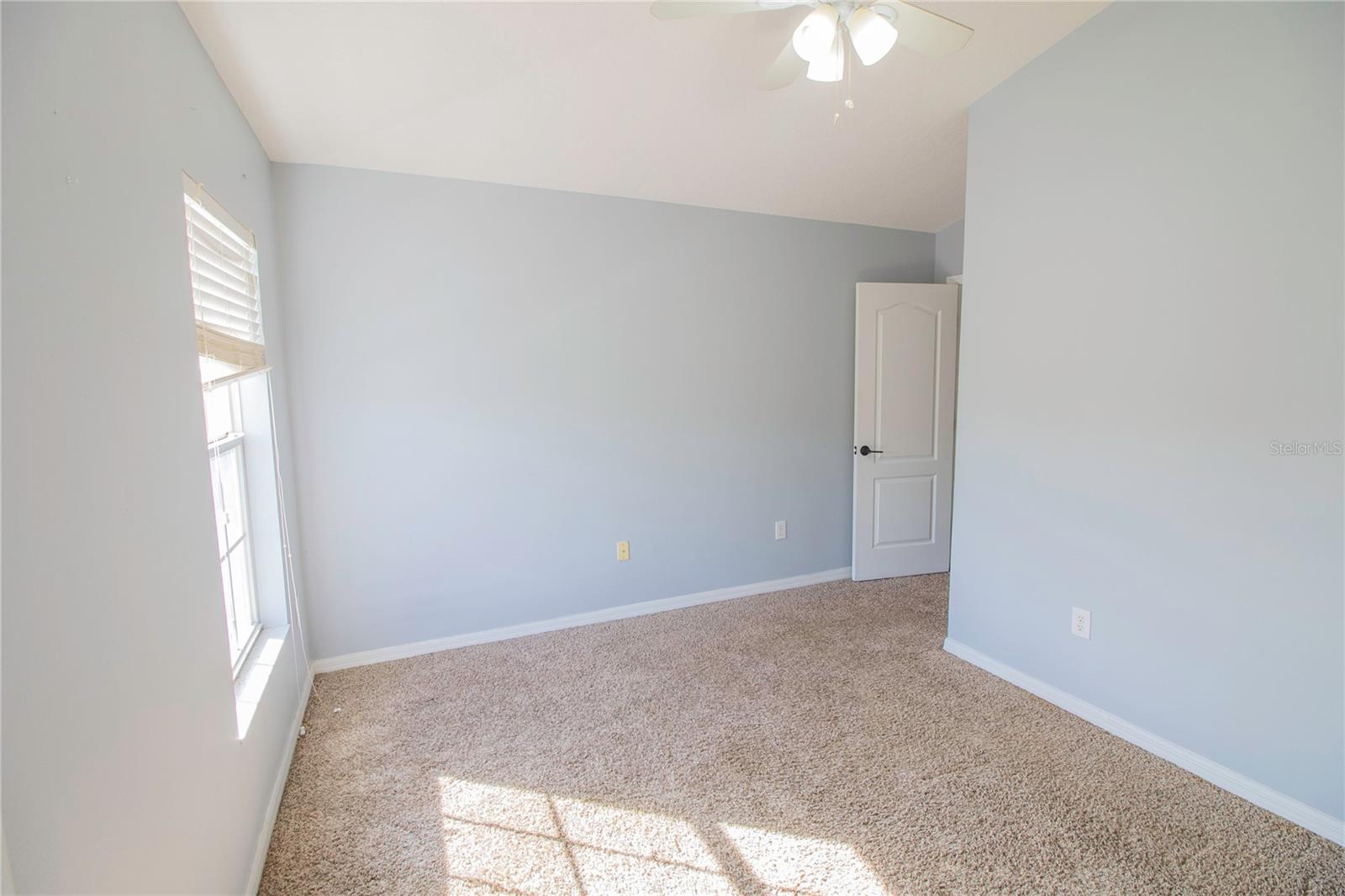 KINGS LAKE TWNHMS - Residential Lease