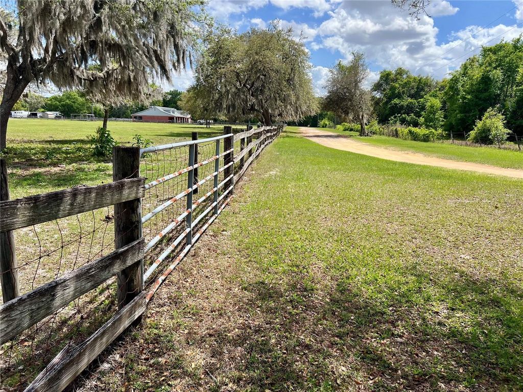 Photo of Winterwillow Lane, Eustis, FL 32736 (MLS # G5110156)