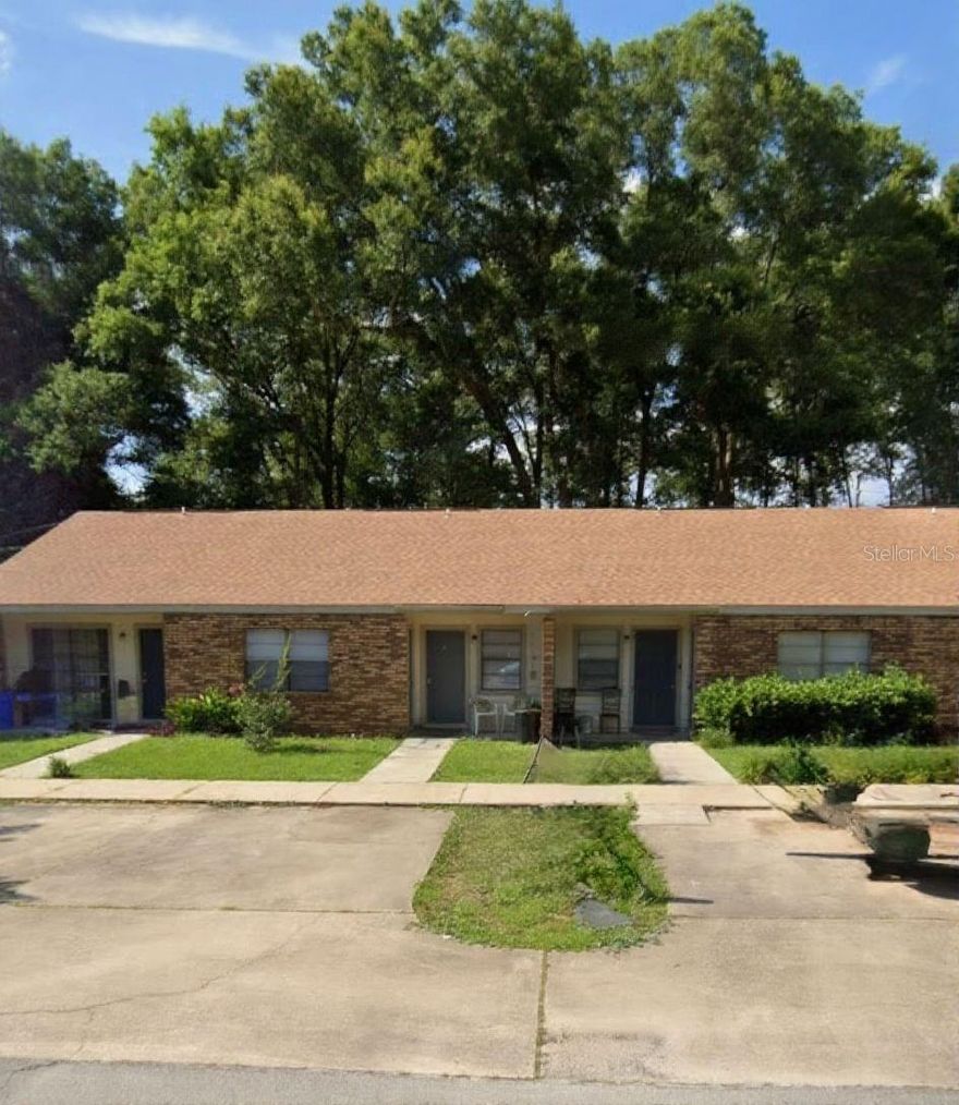 Spacious 1/1 quadplex located near Silver Springs State Park. Includes major kitchen appliances plus washer/dryer hookups. Ample closet space throughout unit, freshly painted, and ready for move in. A must see in Ocala!