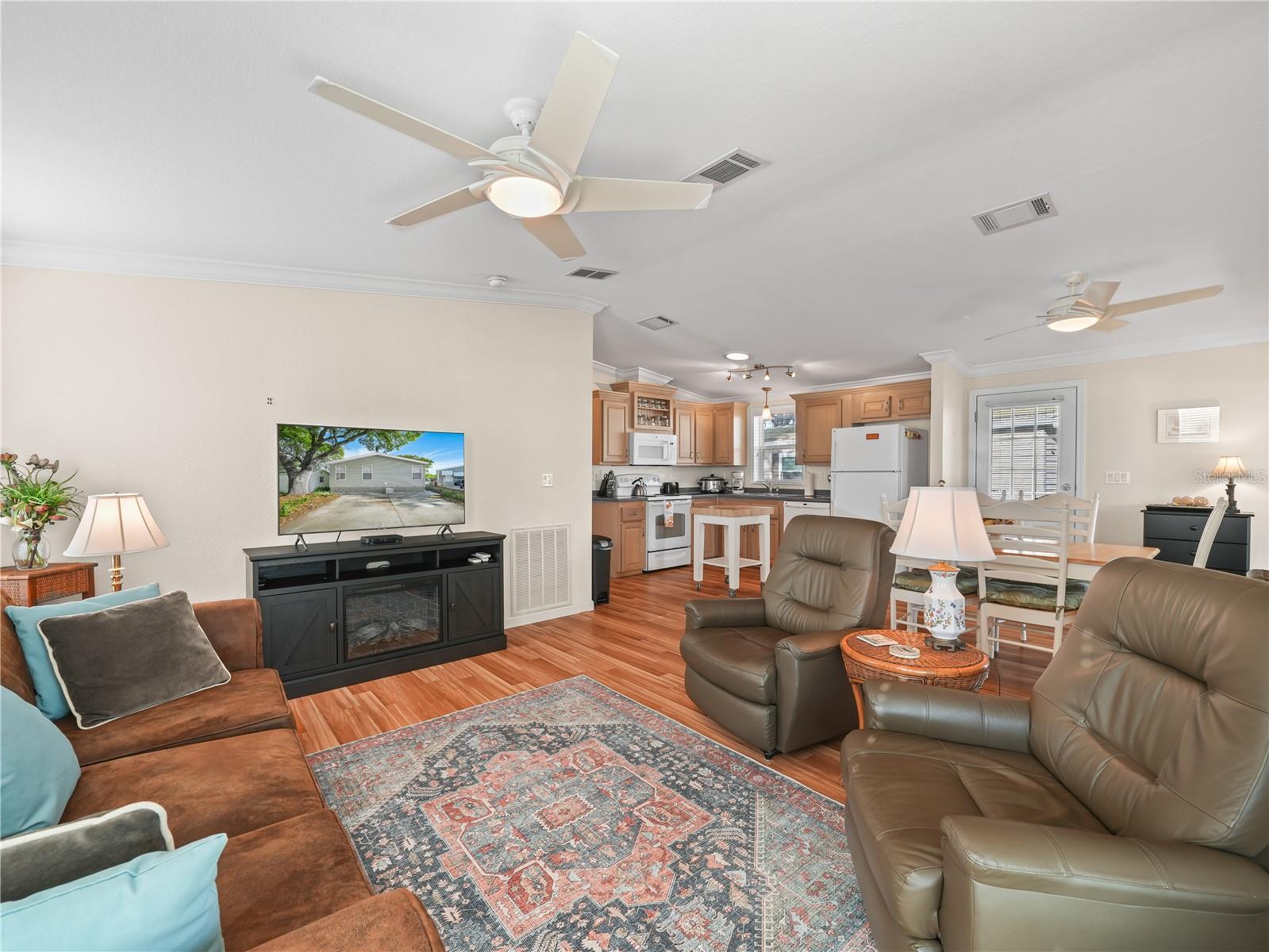 SADDLEBAG LAKE - Residential