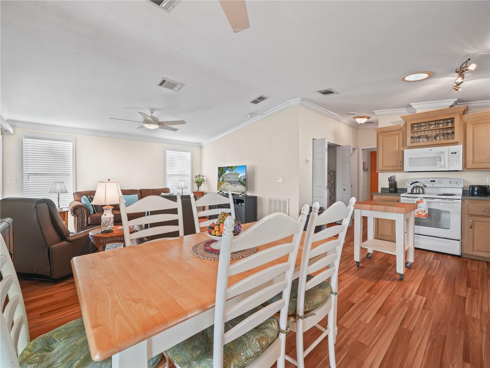 SADDLEBAG LAKE - Residential