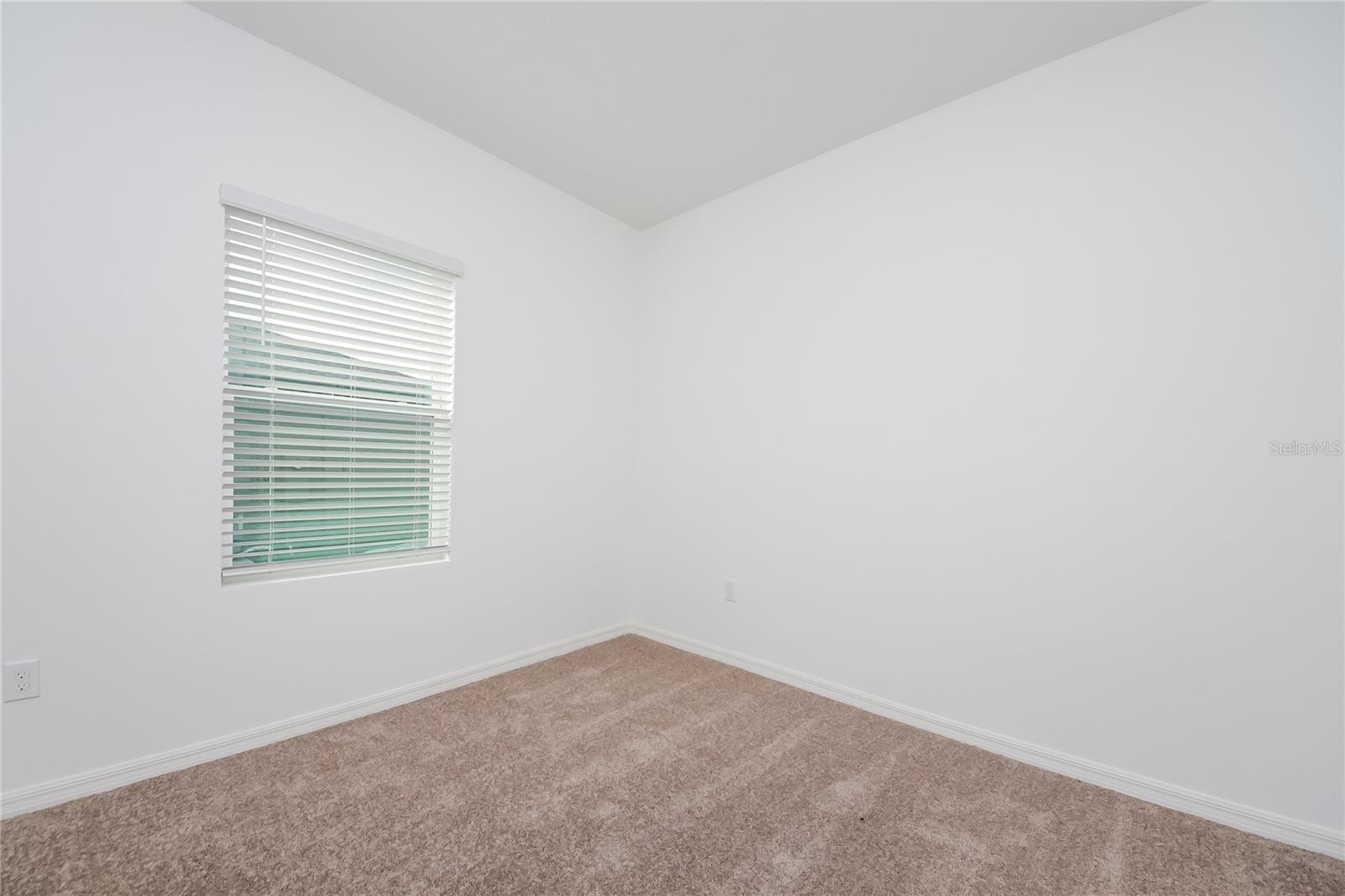 HIDDEN LAKE ESTATES - Residential Lease