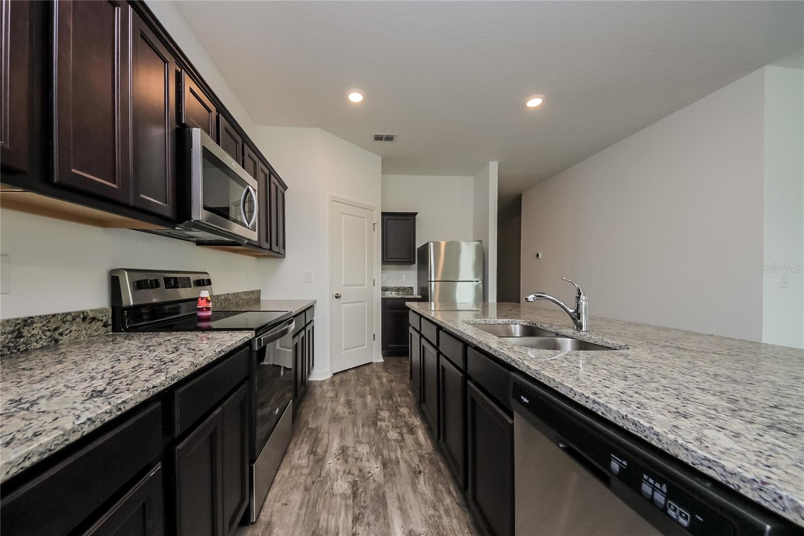 HIDDEN LAKE ESTATES - Residential Lease