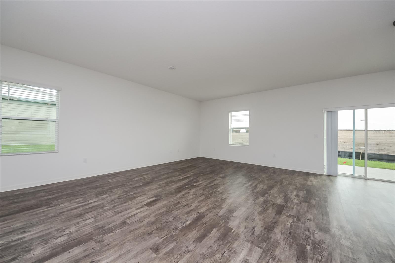 HIDDEN LAKE ESTATES - Residential Lease