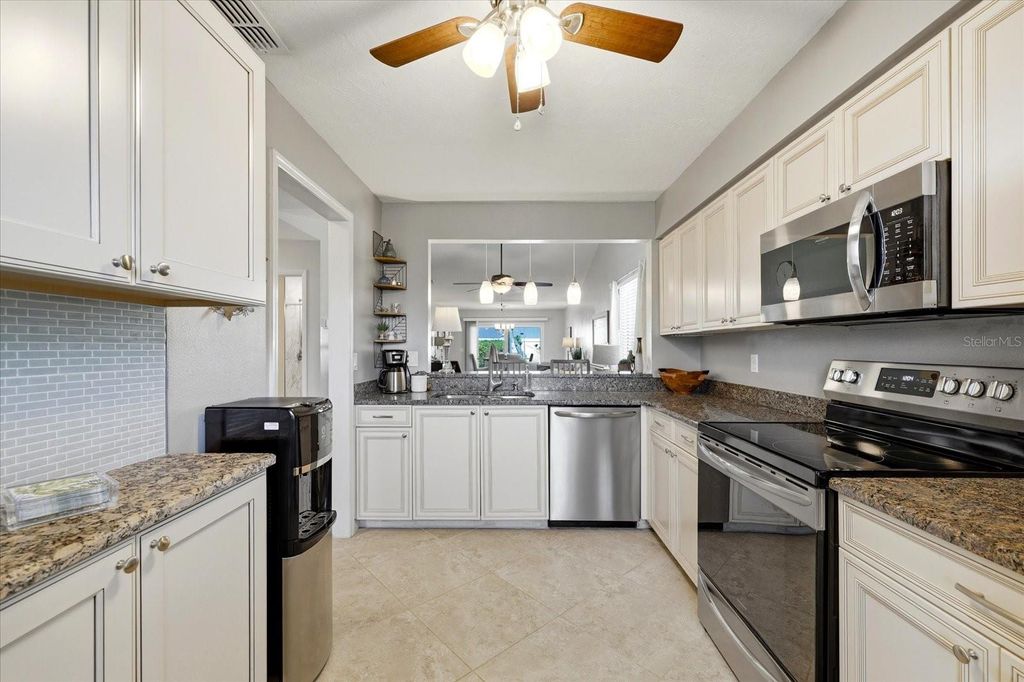 Photo of 6010 28th Street W, Bradenton, FL 34207 (MLS # TB8498090)