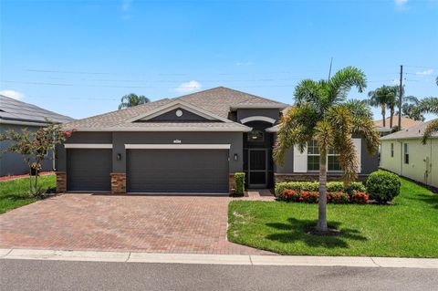 A home in WINTER HAVEN