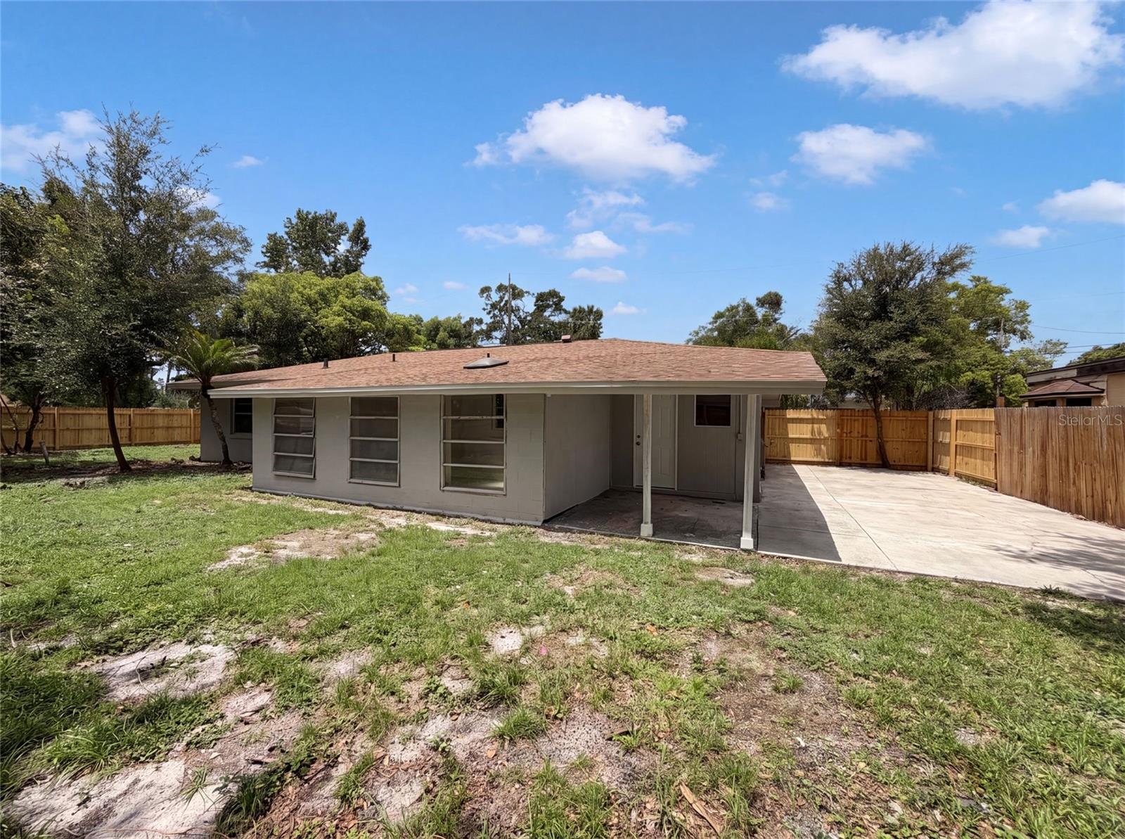 585 HEWETT DRIVE