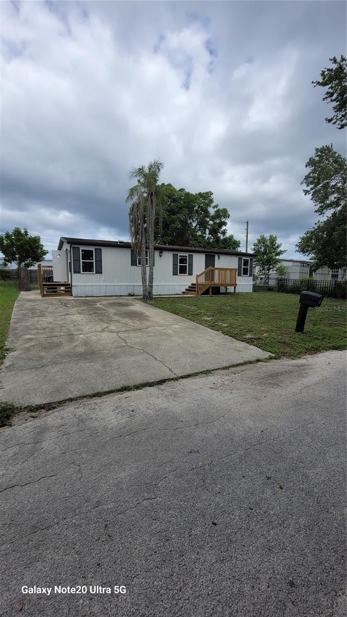 3 bed 2 bath home located just off US19. This fully remodeled home features new kitchen, bathroom, floors, quartz counter tops, stainless steel appliances, and fresh paint. Fenced back yard, no HoA. Easy move in terms, first month rent plus two months as security. Call today to schedule a viewing.